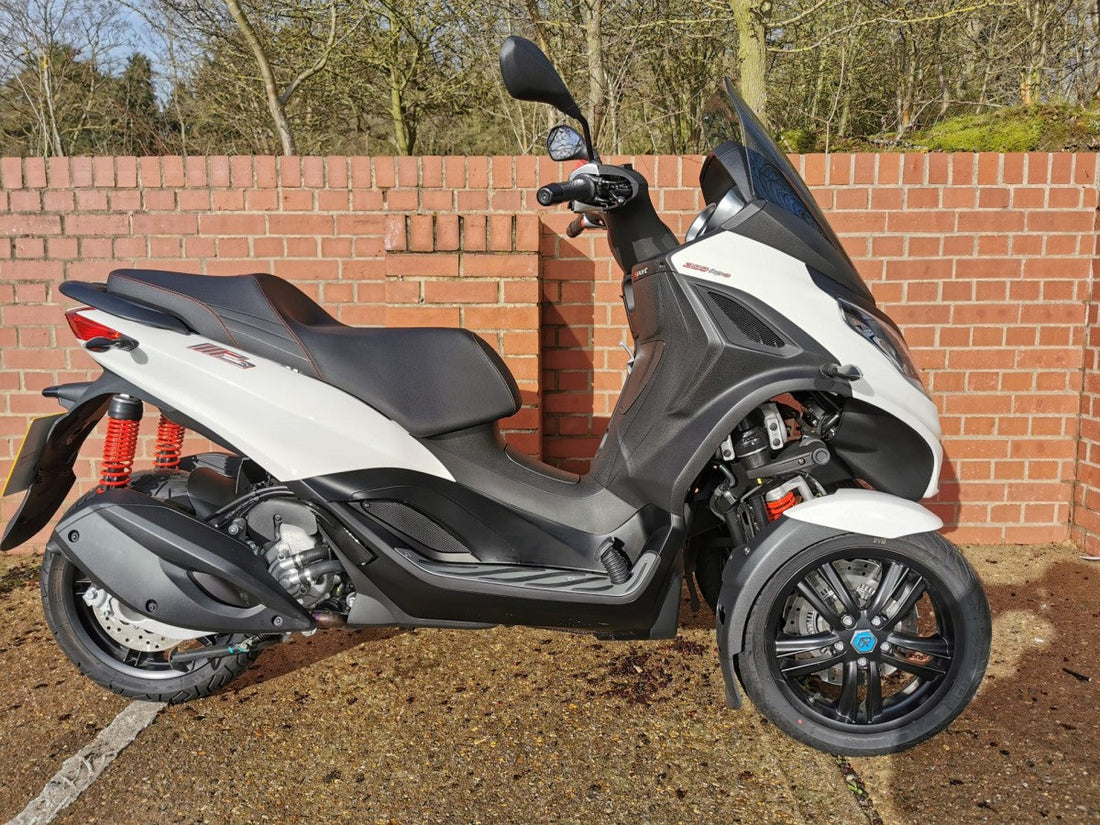 Sports Bikes: Piaggio MP3 300 HPE Sport