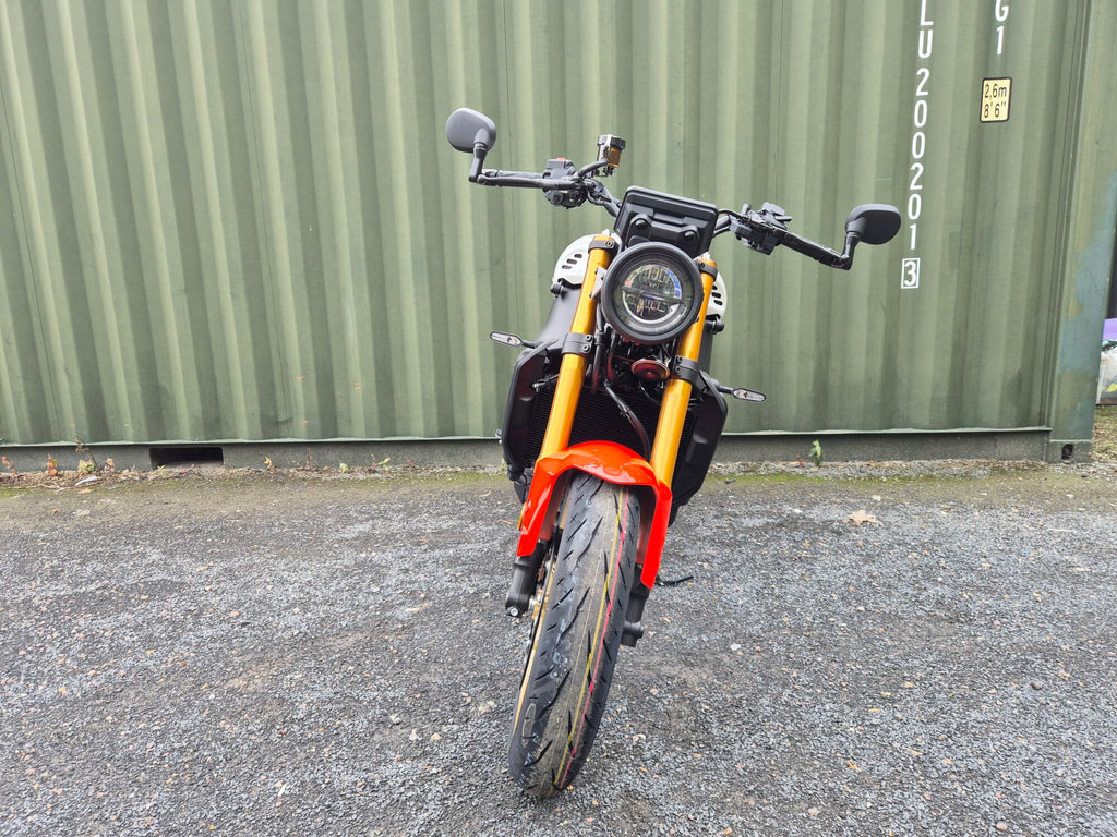 Yamaha XSR900 image 4