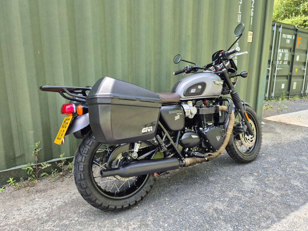 Triumph Bonneville T120 Black