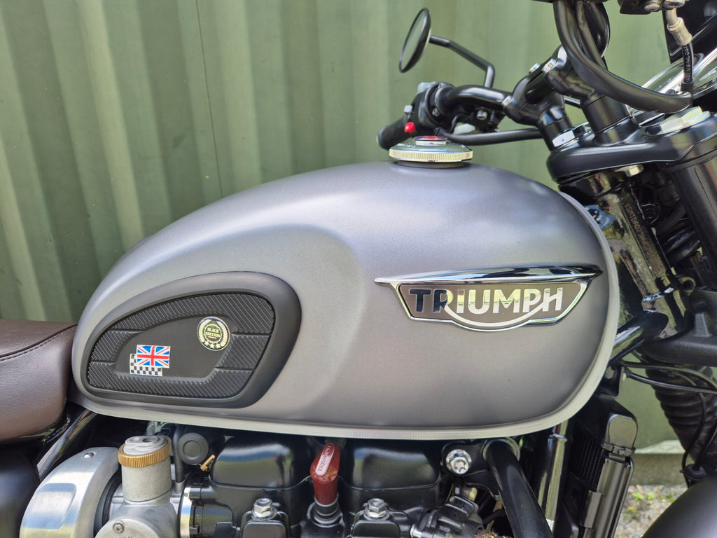 Triumph Bonneville T120 Black
