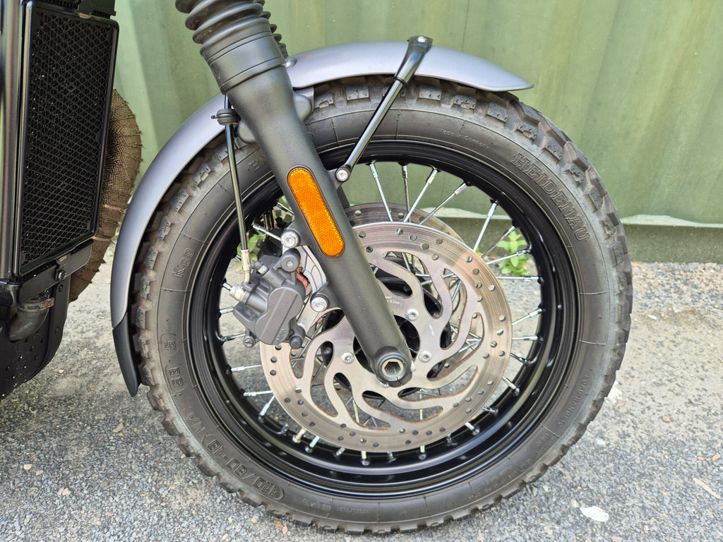 Triumph Bonneville T120 Black