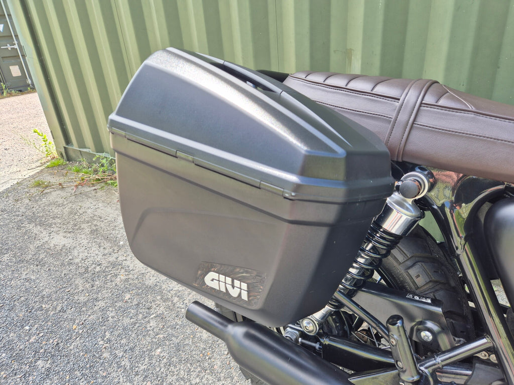 Triumph Bonneville T120 Black