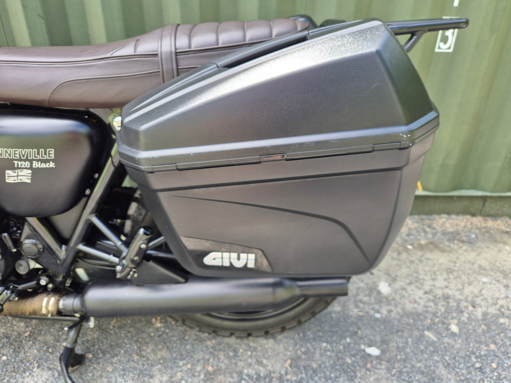 Triumph Bonneville T120 Black