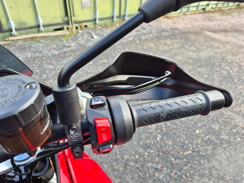 Moto Guzzi V100 - 2024