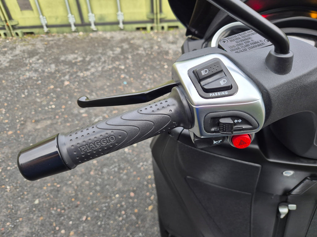 Piaggio MP3 300 Sport – 2023
