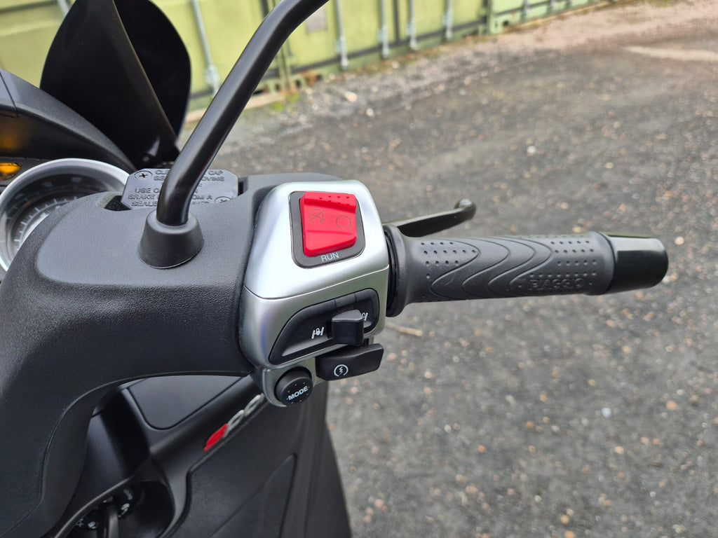 Piaggio MP3 300 Sport – 2023