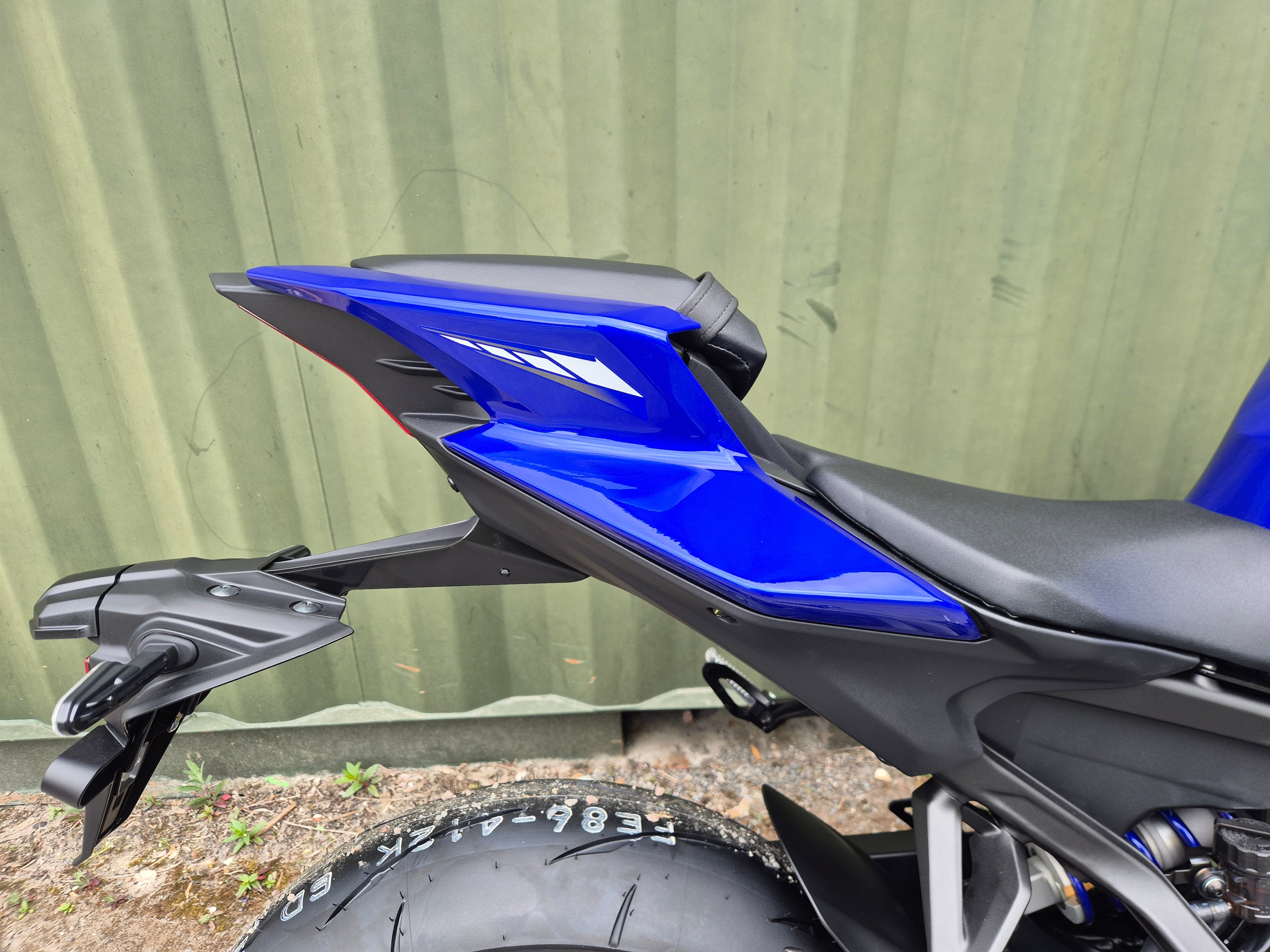 Yamaha R9