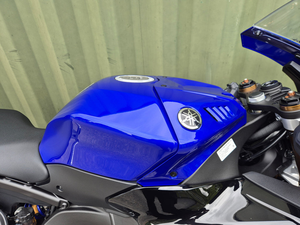 Yamaha R9