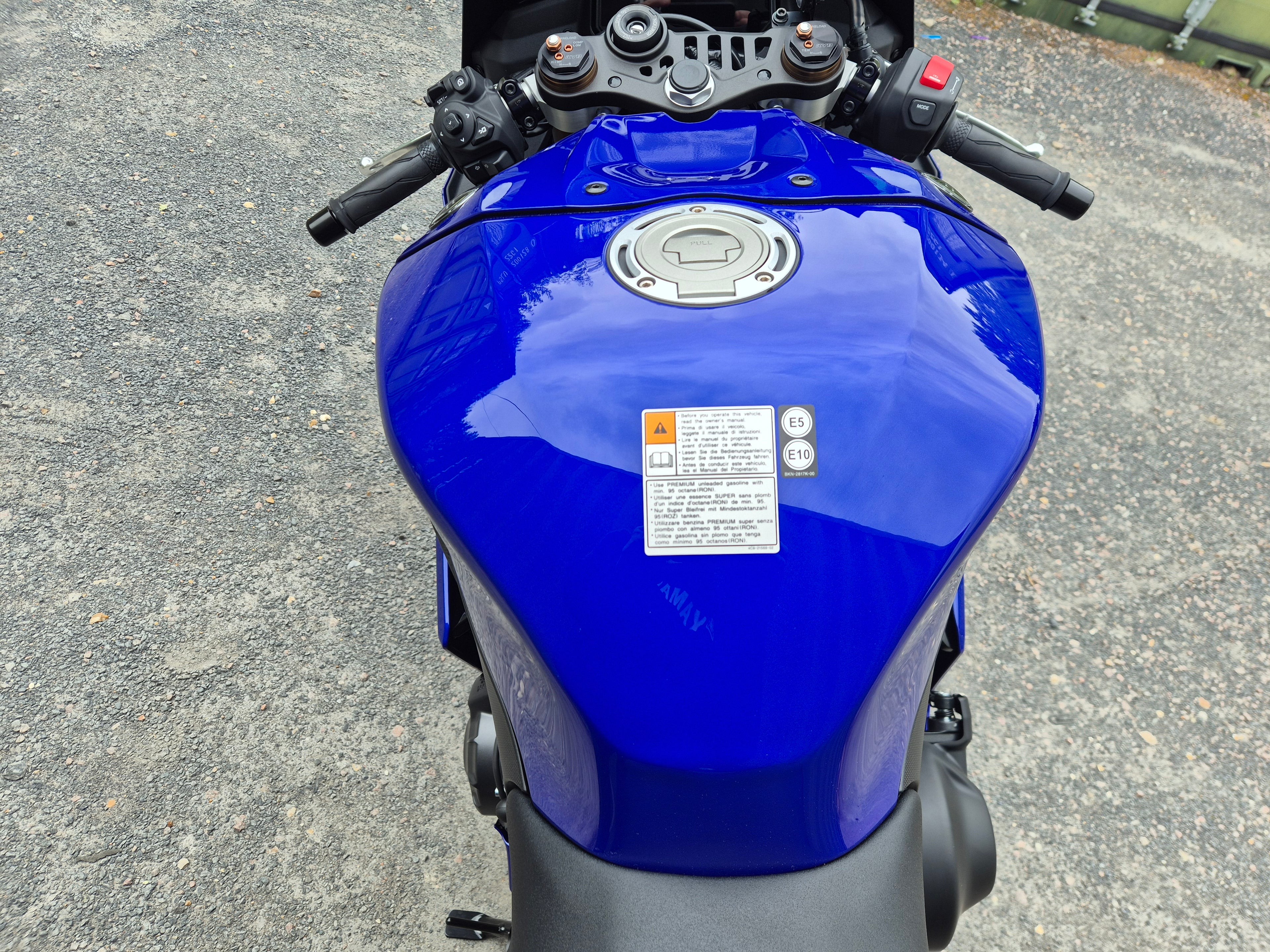 Yamaha R9