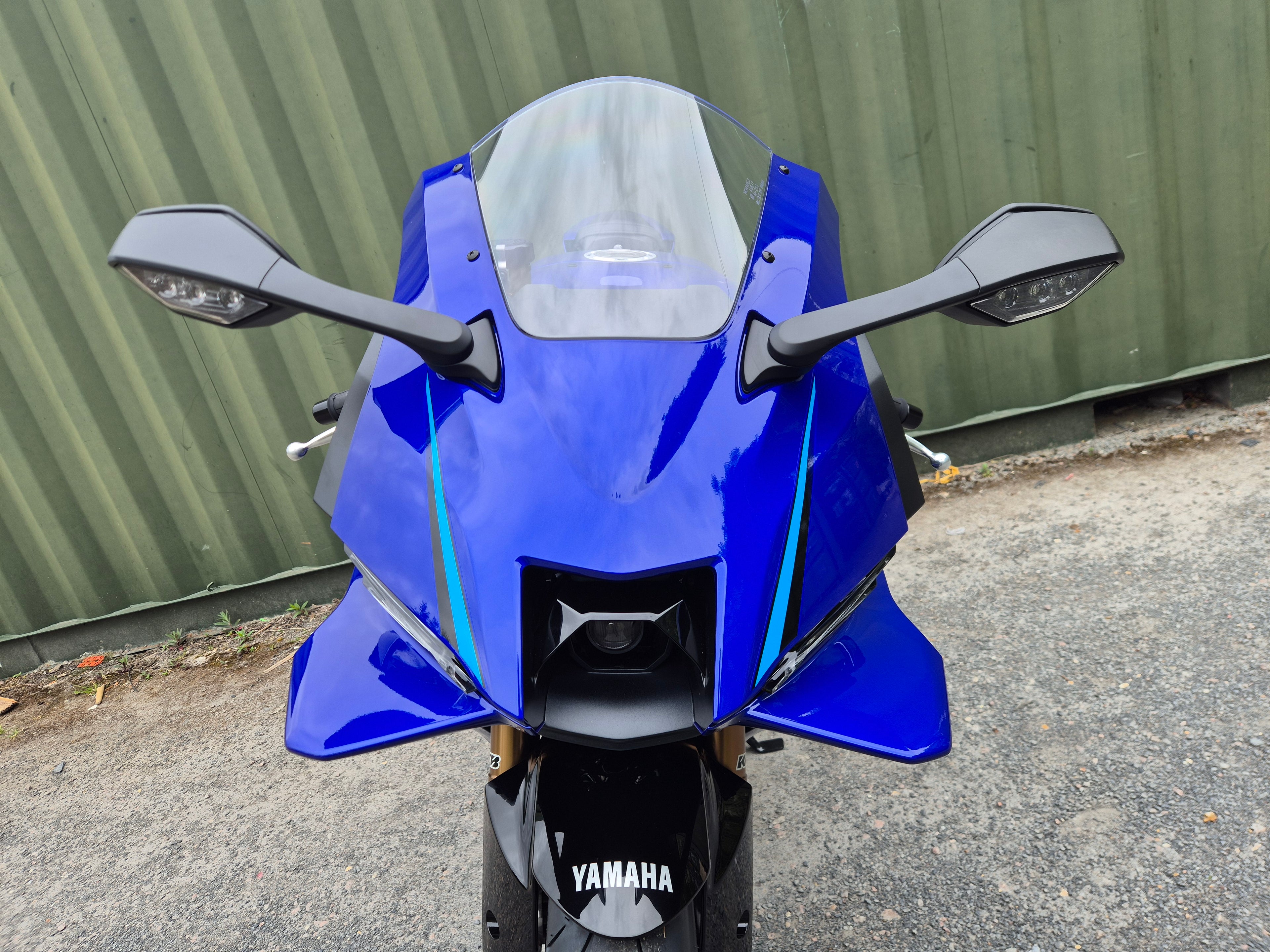 Yamaha R9