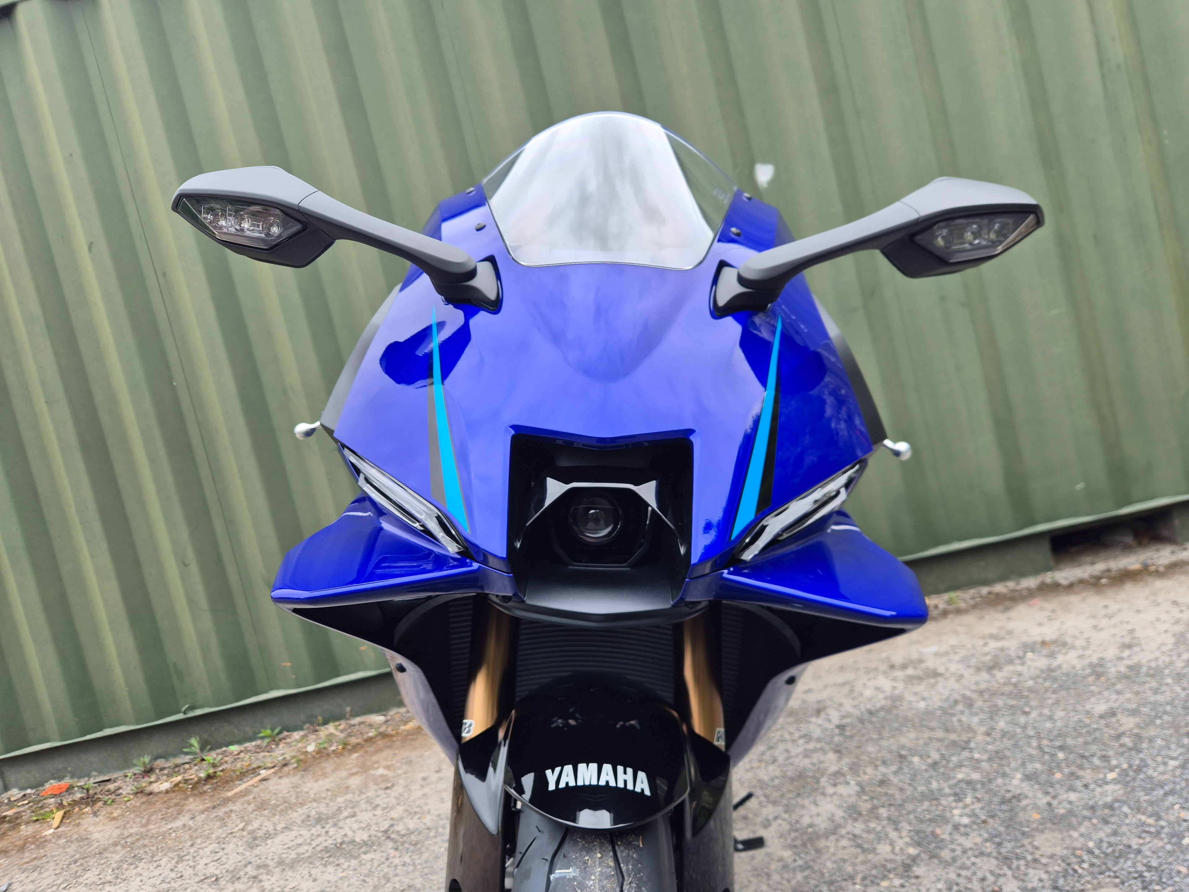 Yamaha R9