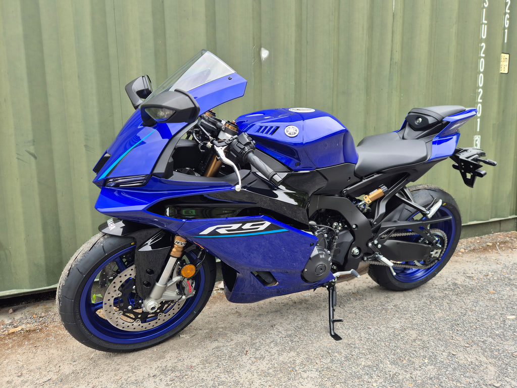Yamaha R9