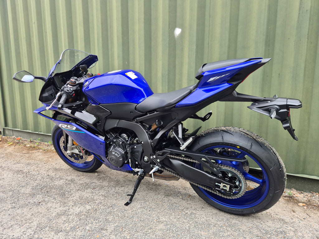 Yamaha R9