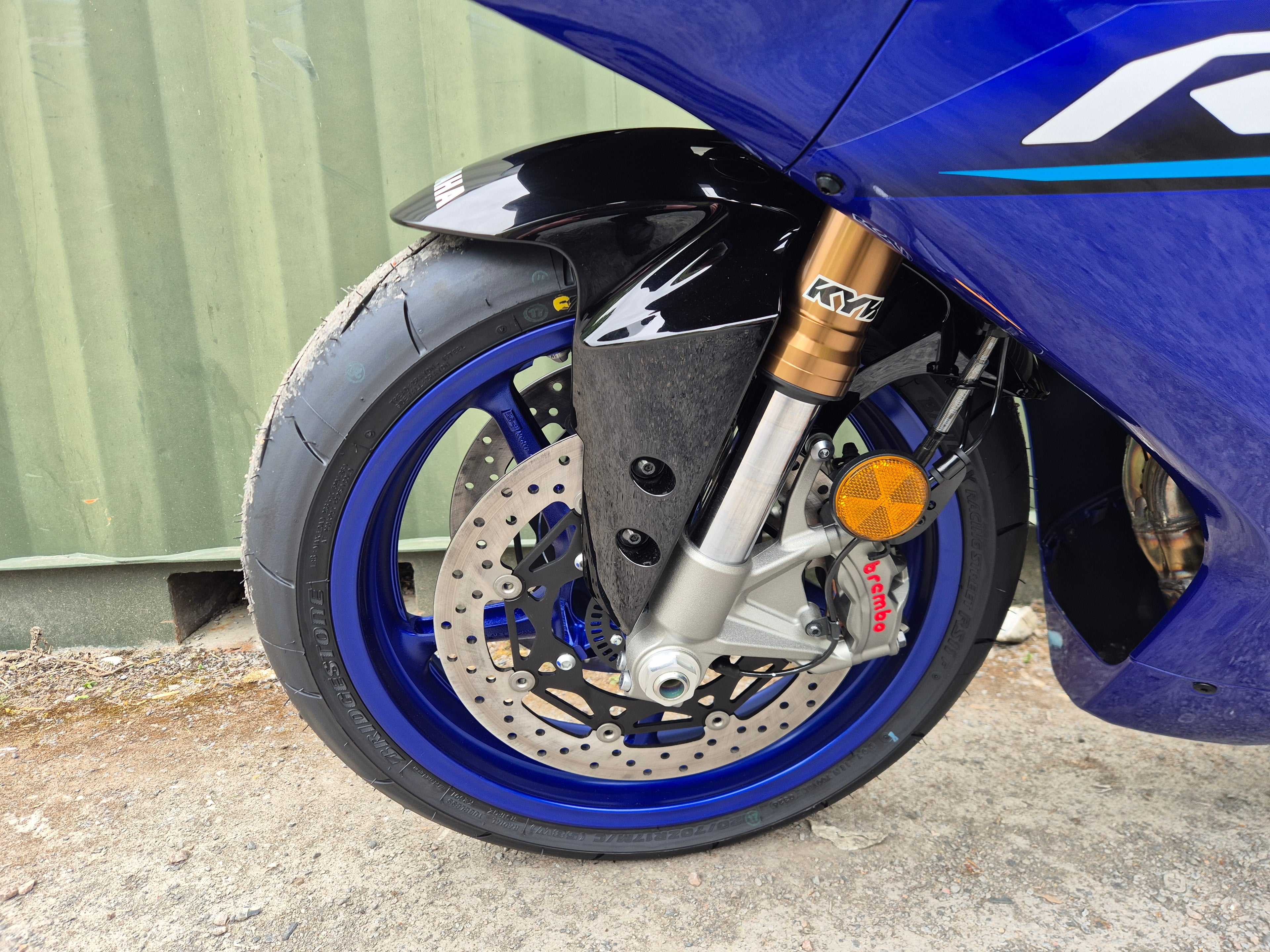 Yamaha R9