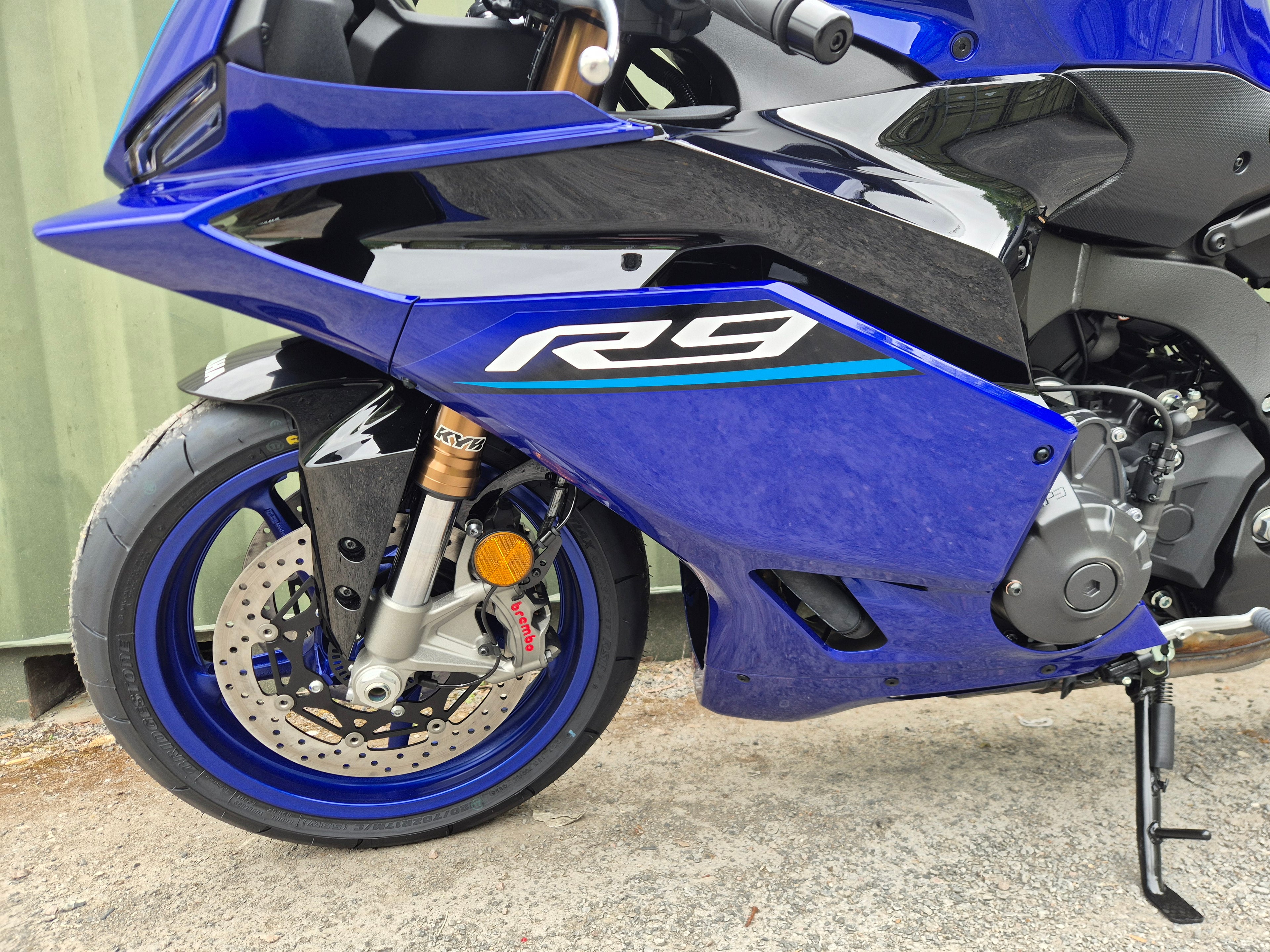 Yamaha R9