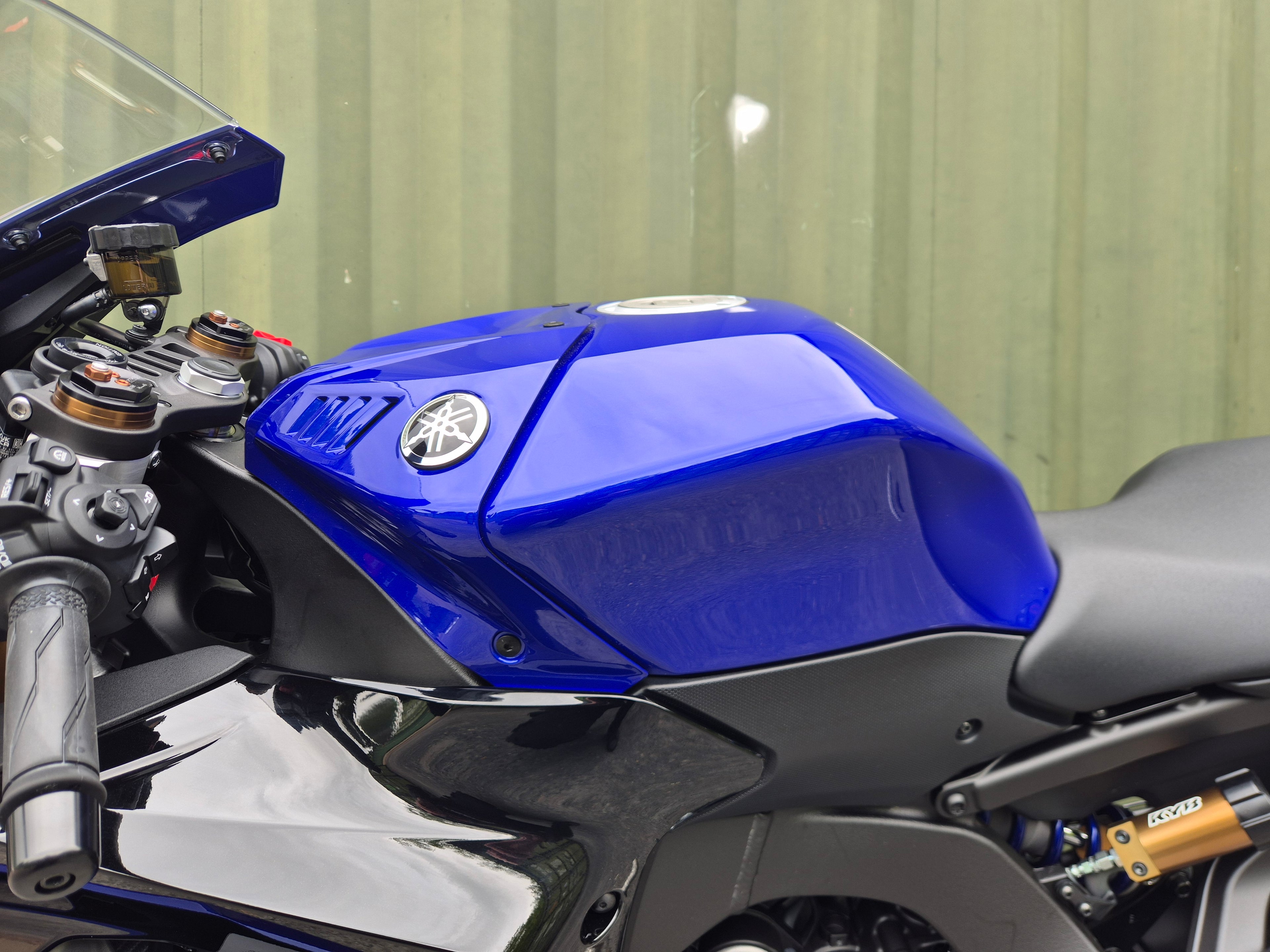 Yamaha R9