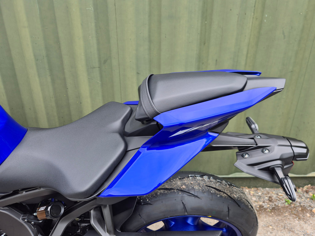 Yamaha R9