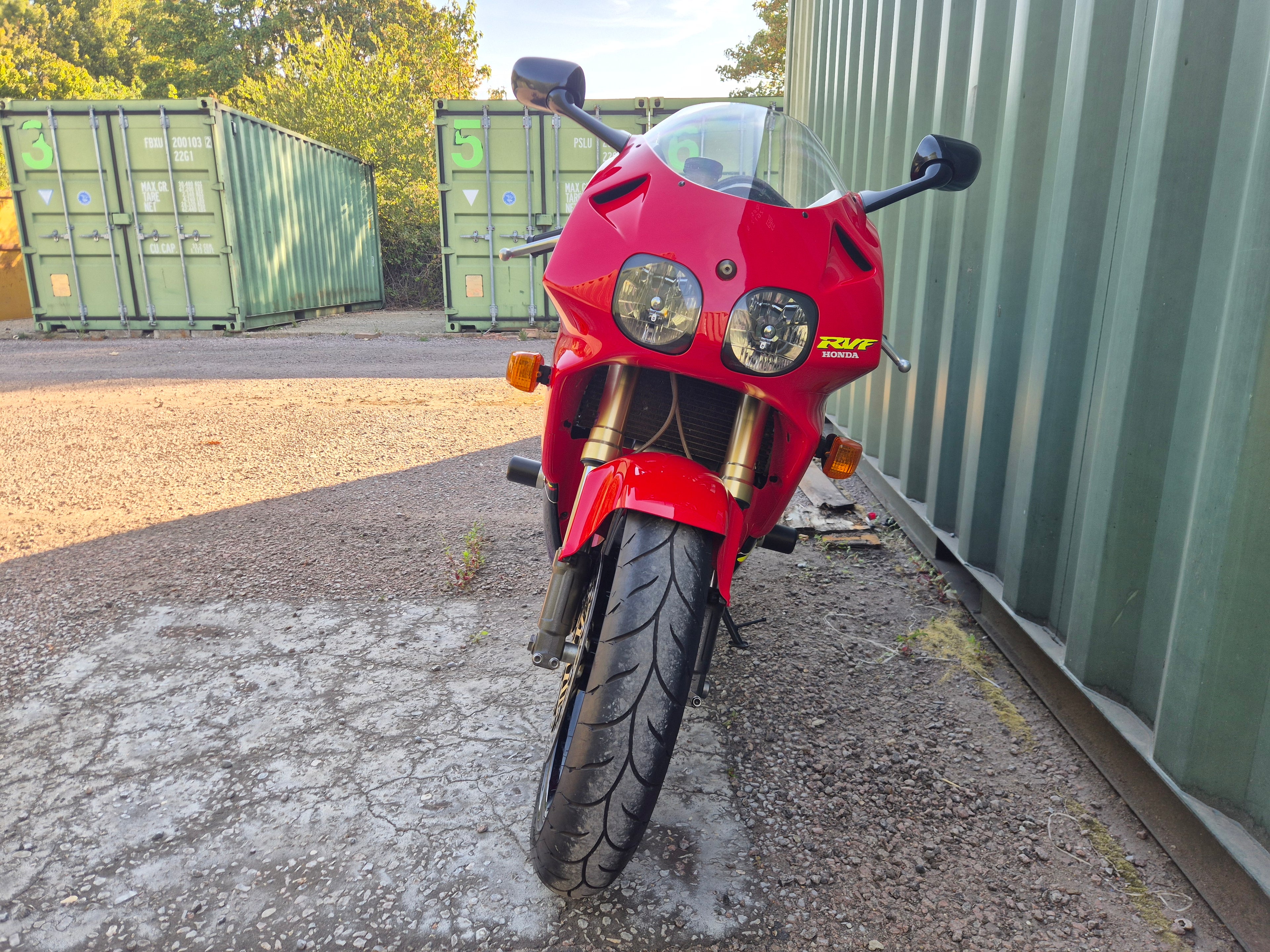 Honda RVF400