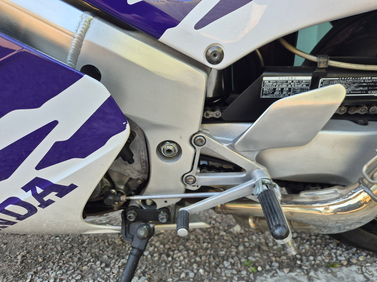Honda RVF400