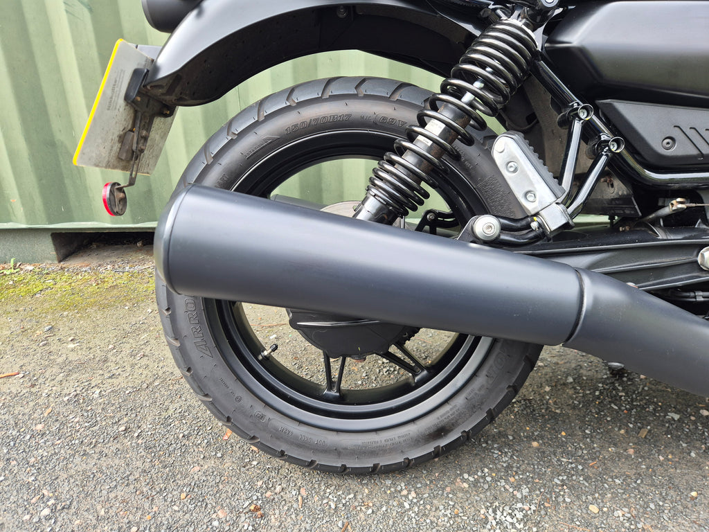 Moto Guzzi V7 Stone - 2023
