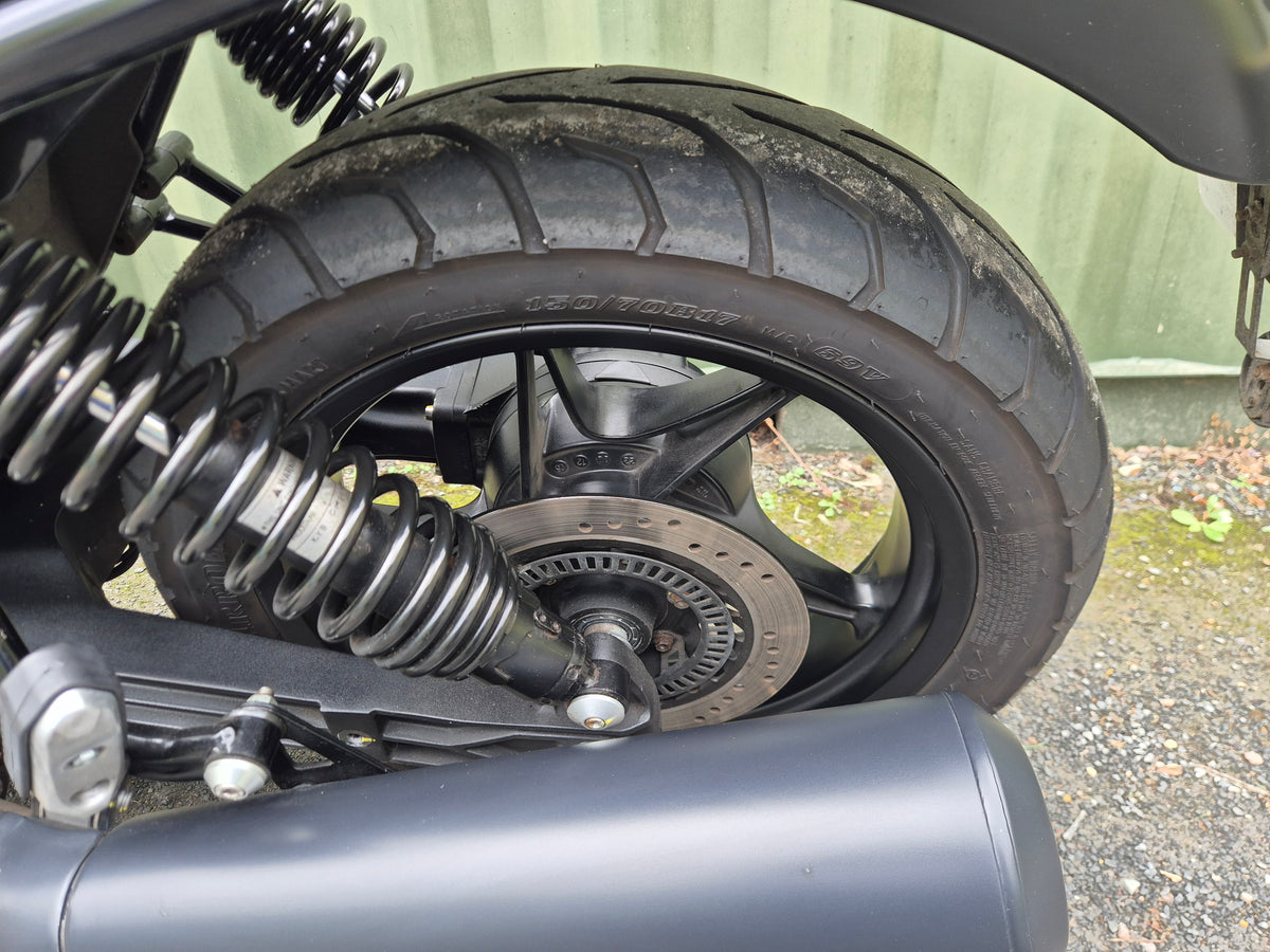 Moto Guzzi V7 Stone - 2023