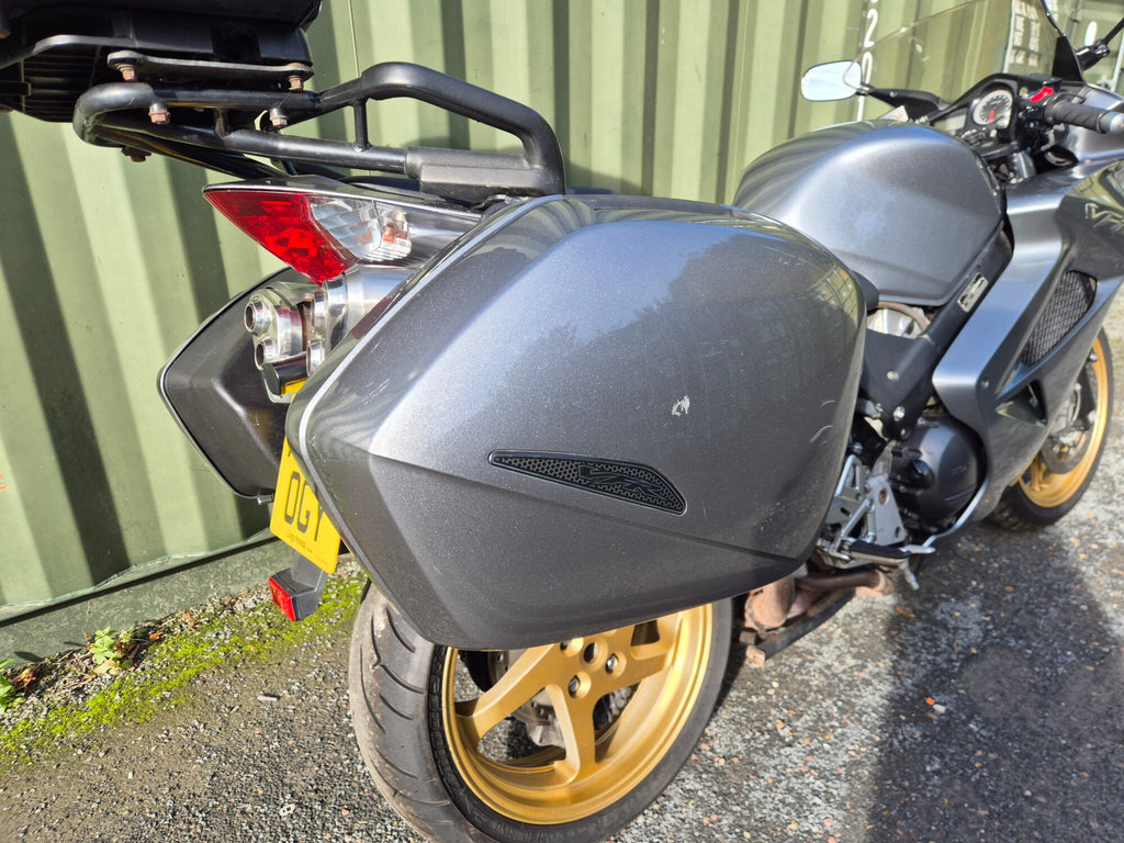 Honda VFR 800 image 12