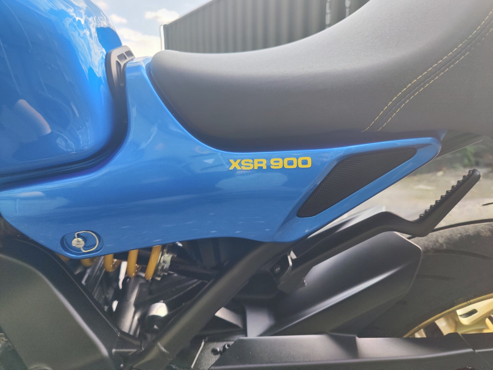 YAMAHA XSR 900 IN LEGEND BLUE image 23