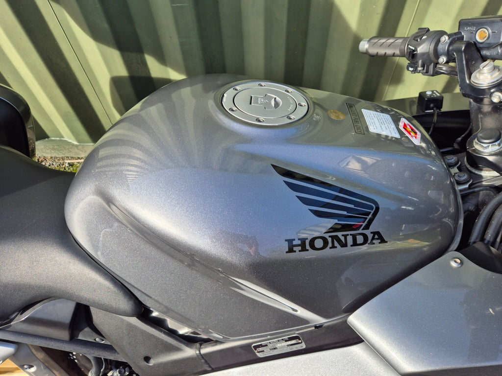 Honda VFR 800 image 25