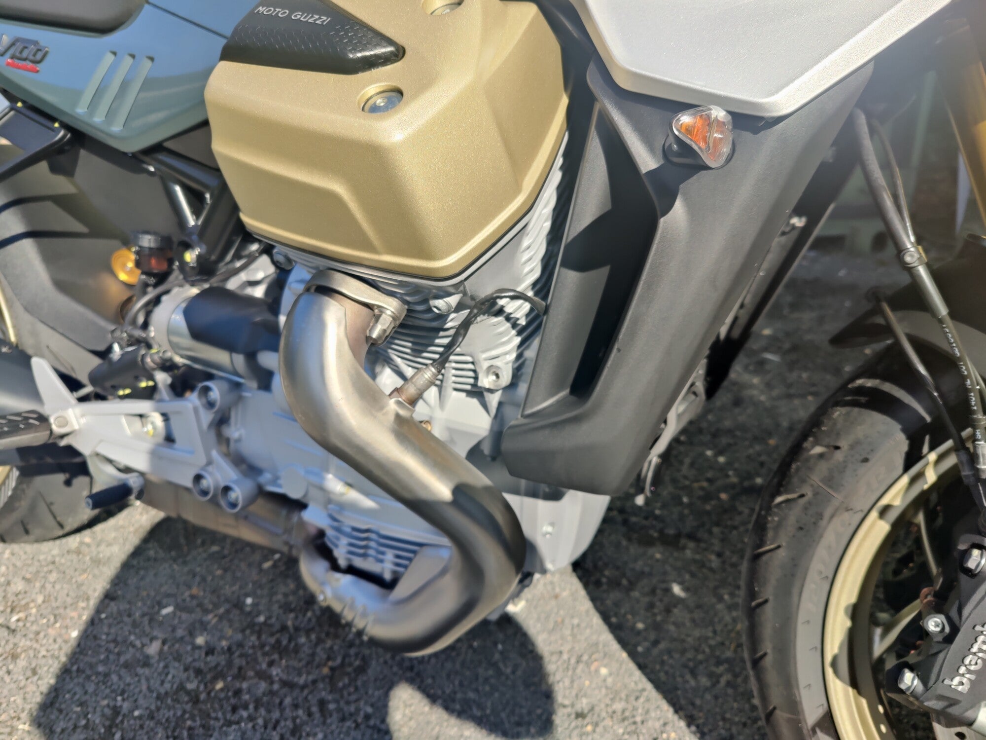 MOTO GUZZI V100S VERDE 2025 - EX DEMO image 9