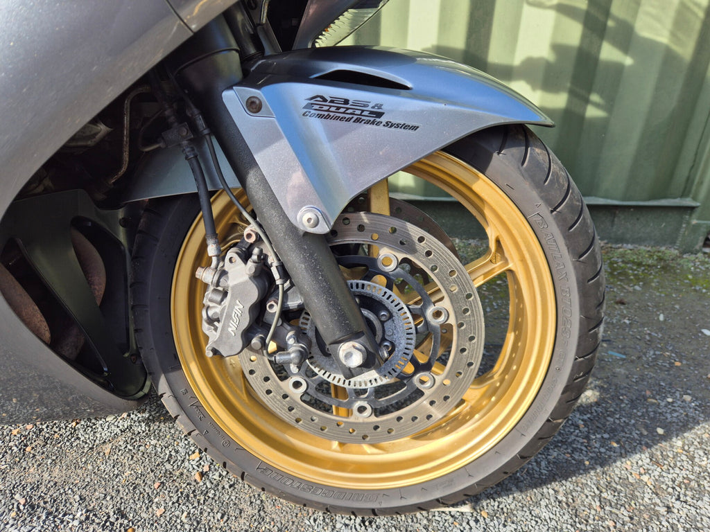 Honda VFR 800 image 29