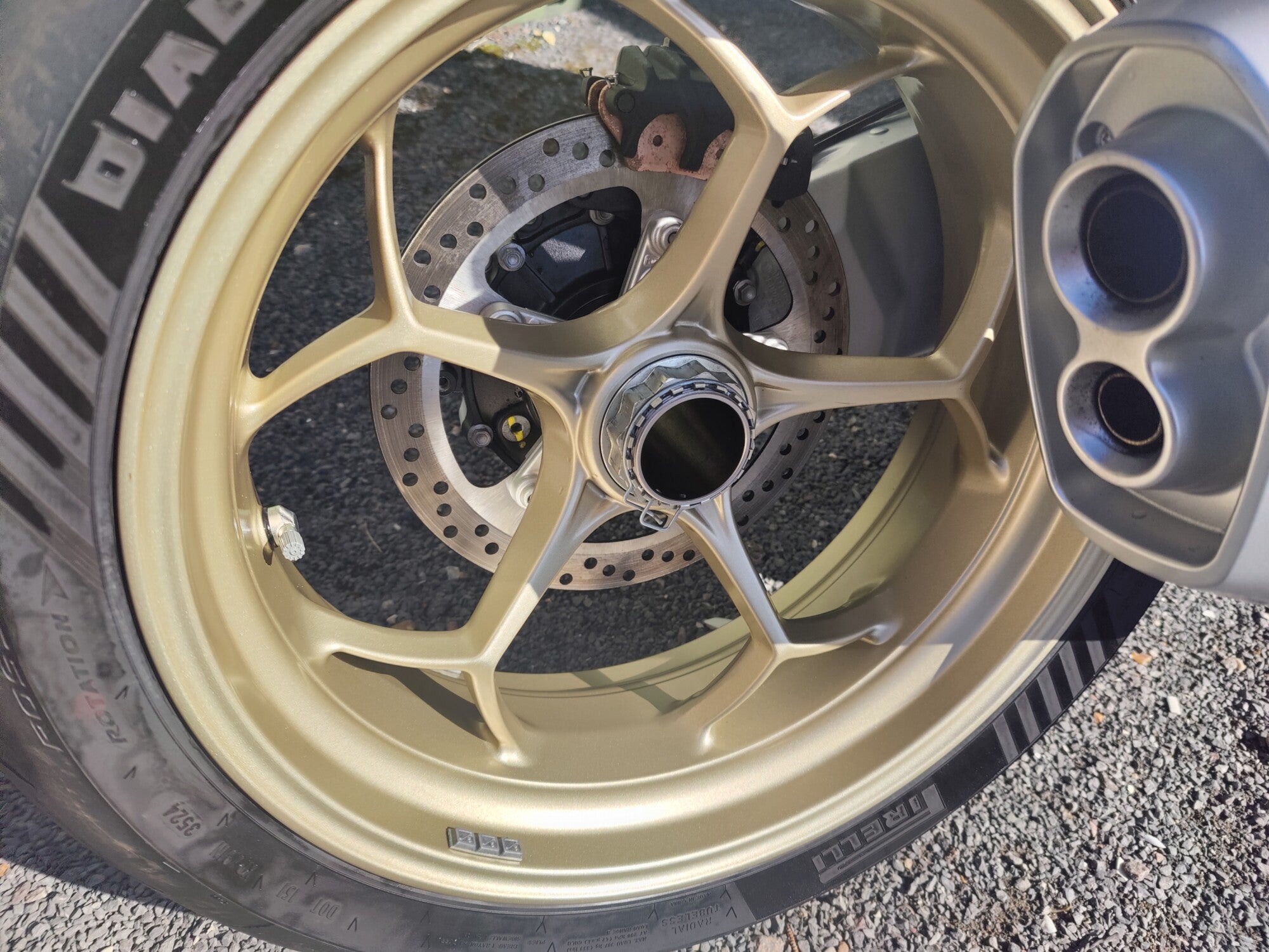 MOTO GUZZI V100S VERDE 2025 - EX DEMO image 2