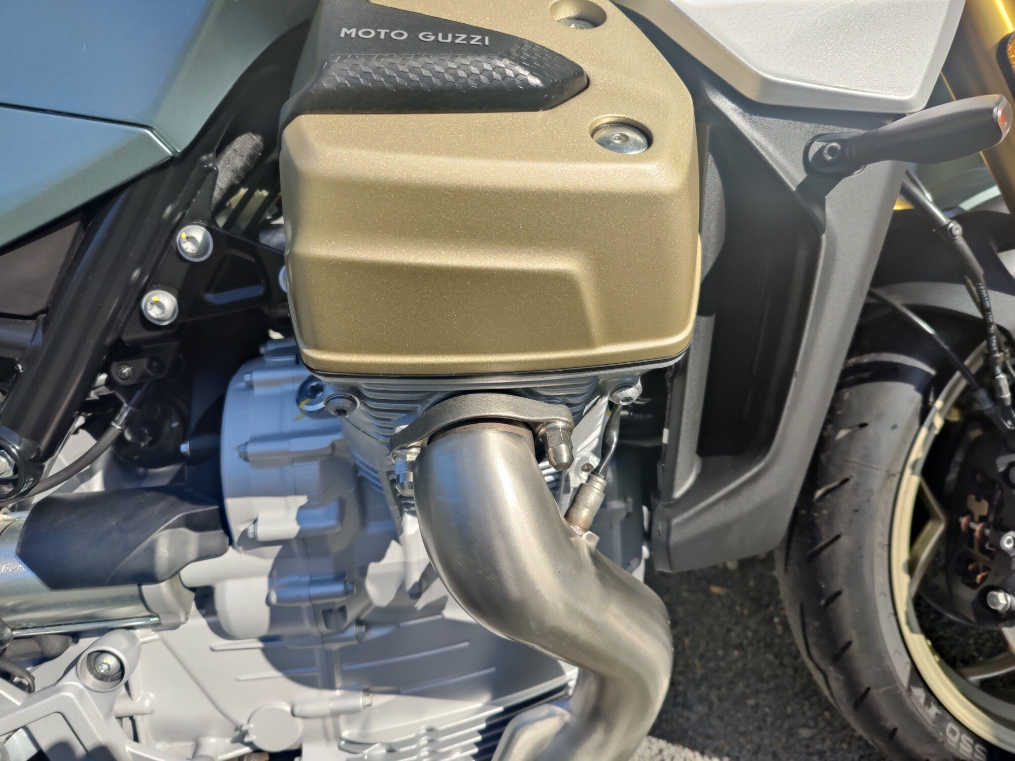 MOTO GUZZI V100S VERDE 2025 - EX DEMO image 8