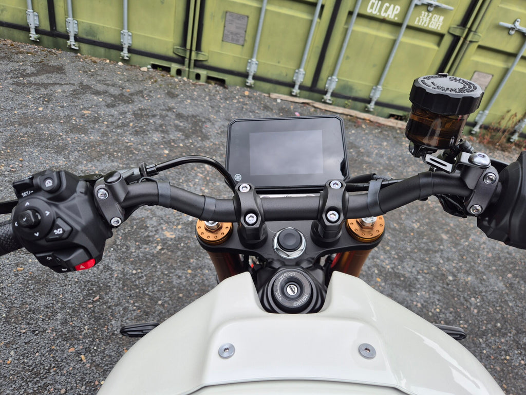 Yamaha XSR900 image 21