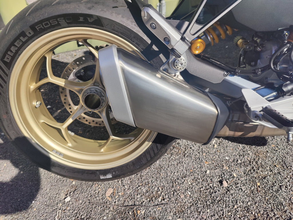 MOTO GUZZI V100S VERDE 2025 - EX DEMO image 1