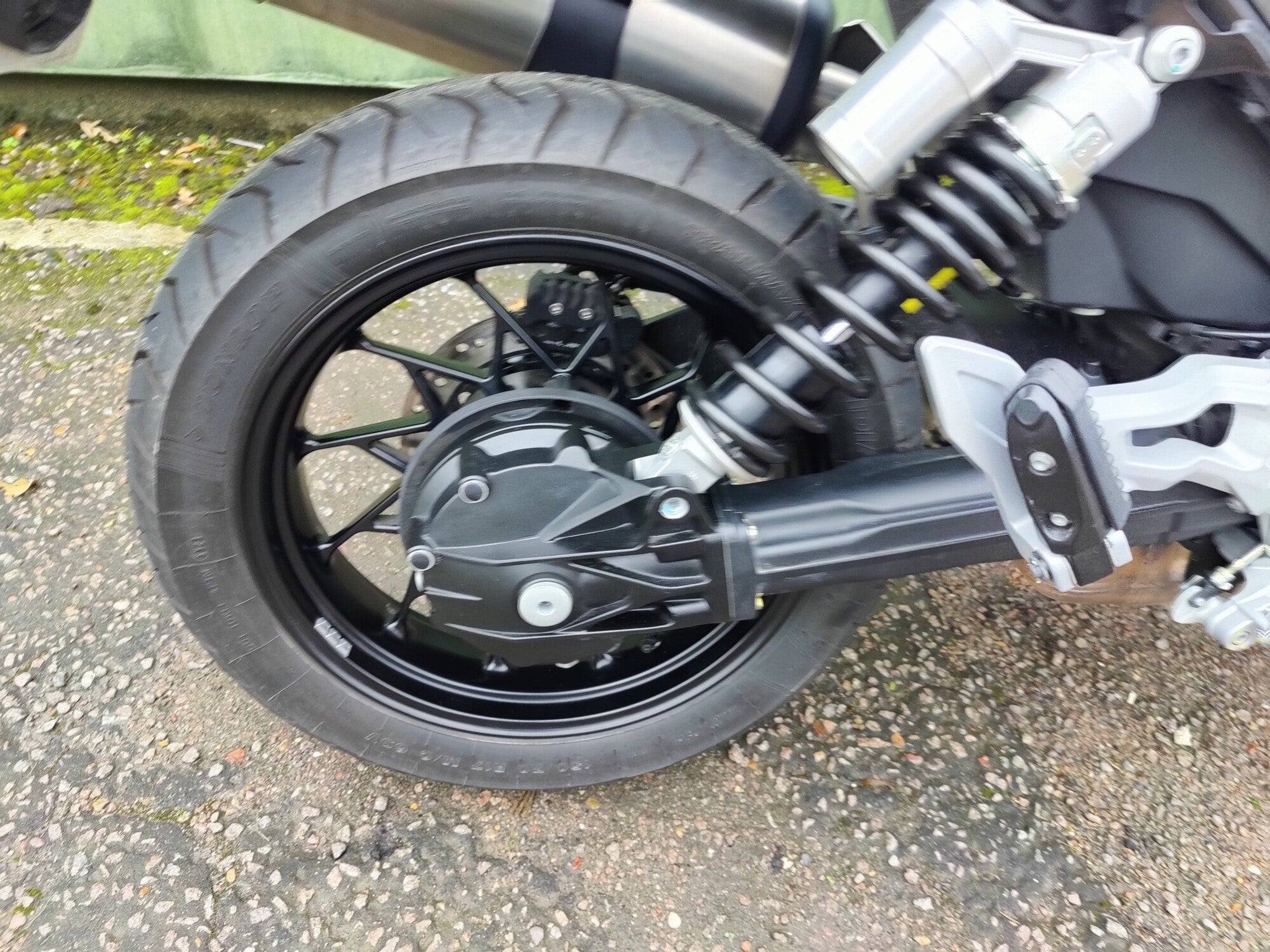 Moto Guzzi V85 Strada