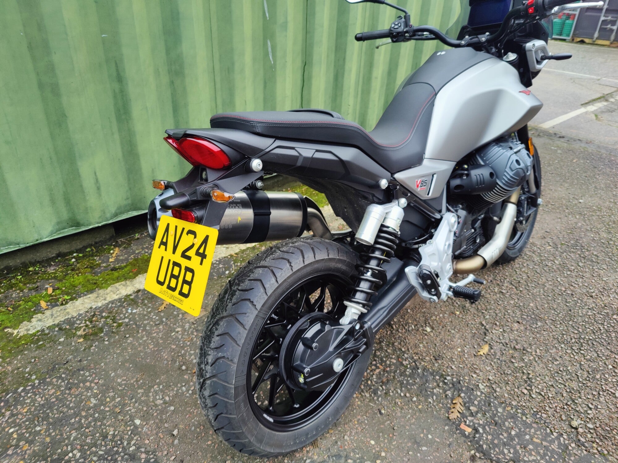 Moto Guzzi V85 Strada