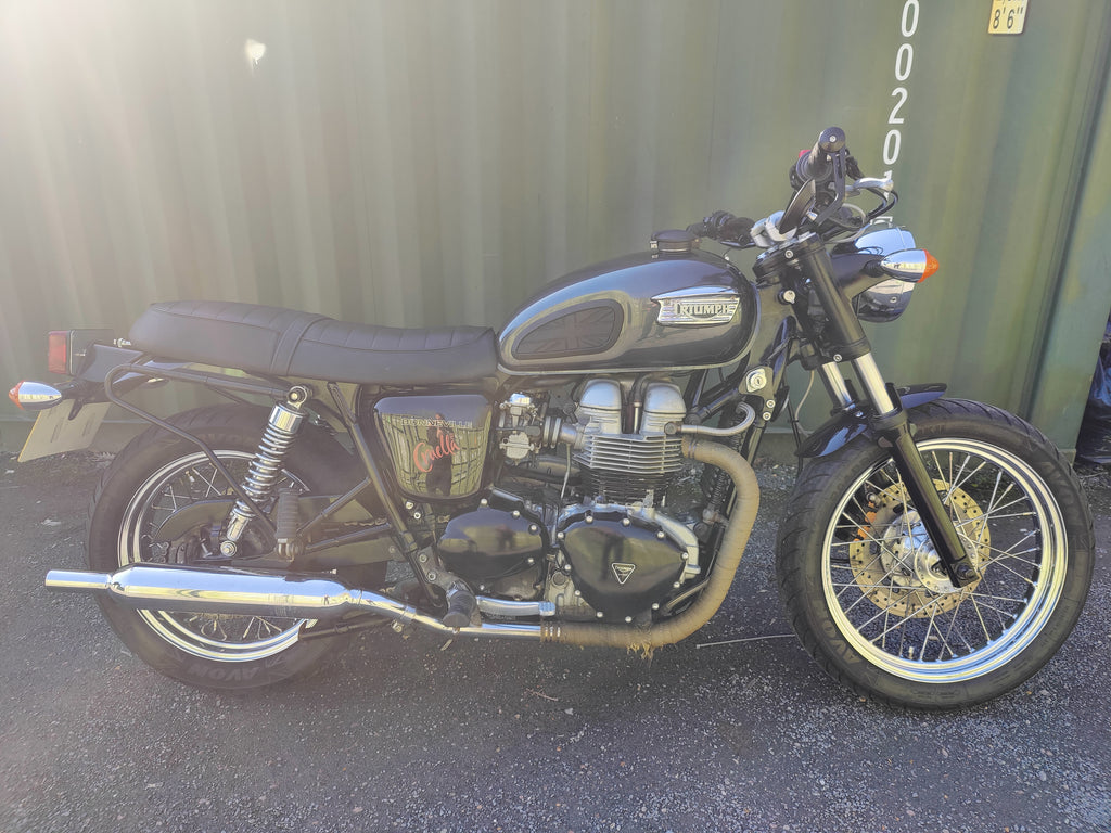 2006 Triumph Bonneville 790 in Black