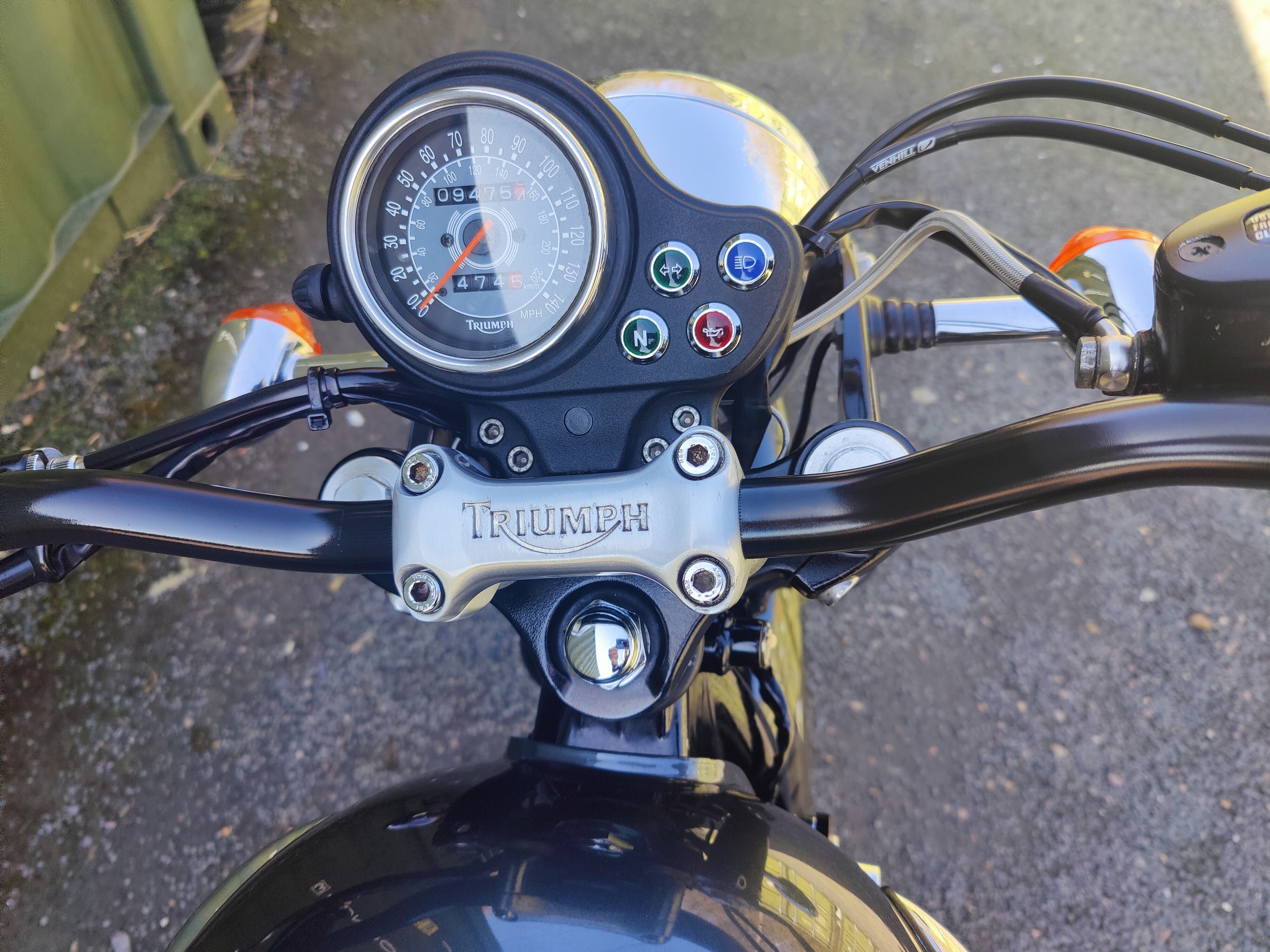 2006 Triumph Bonneville 790 in Black