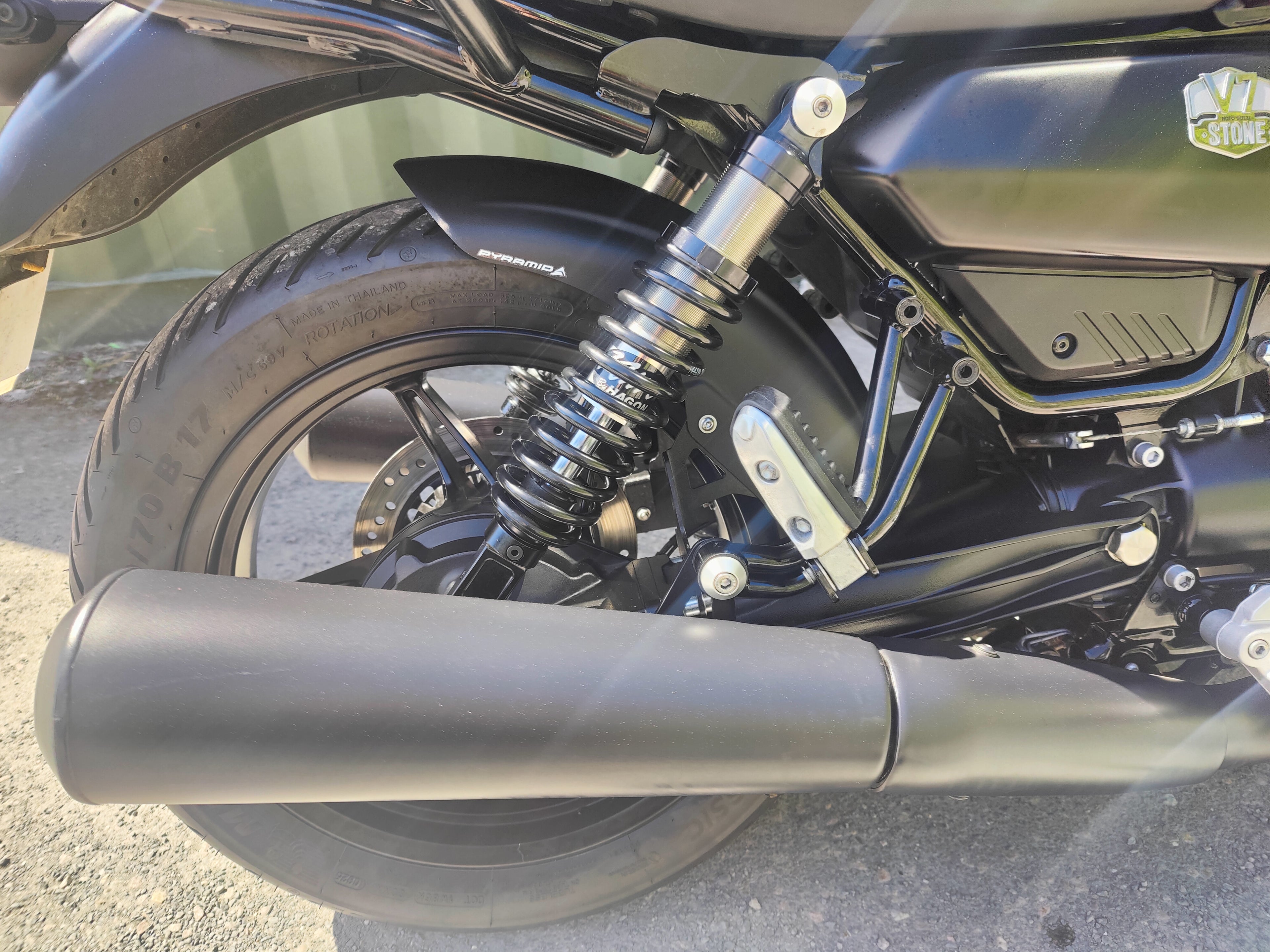 Moto Guzzi V7 Stone - 2022
