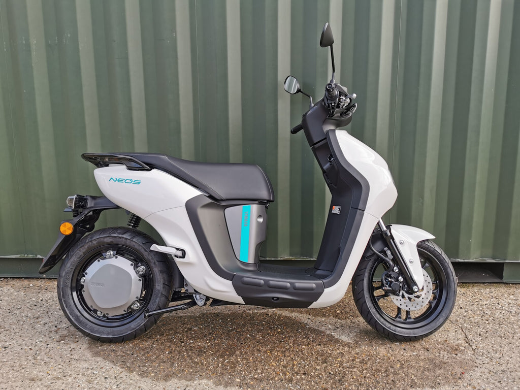 Yamaha NEO's Dual Battery