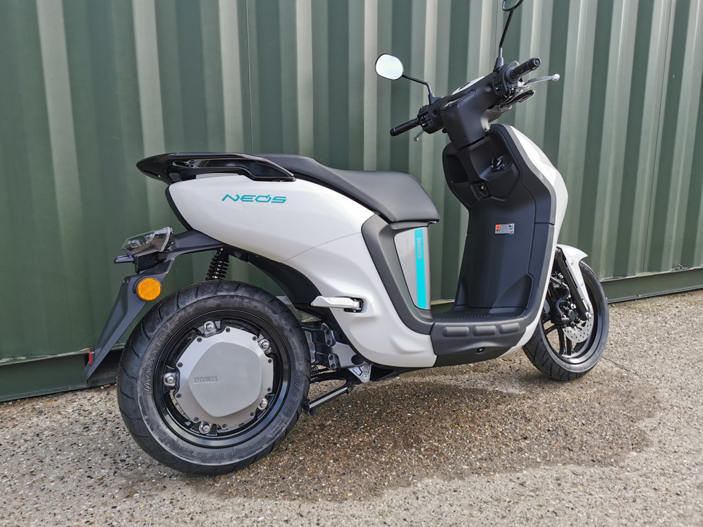 Yamaha NEO's Dual Battery