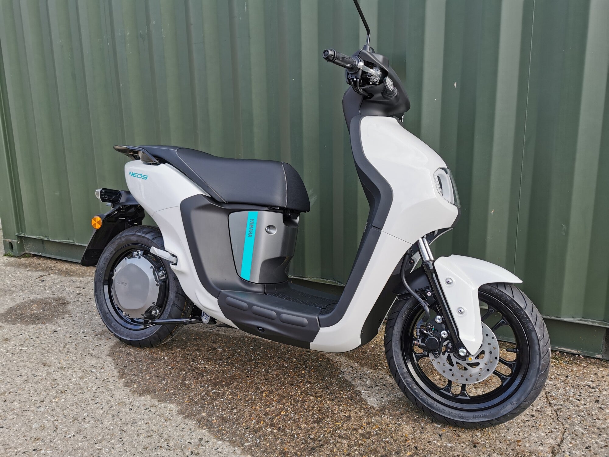 Yamaha NEO's Dual Battery