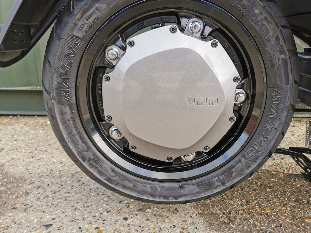 Yamaha NEO's Dual Battery