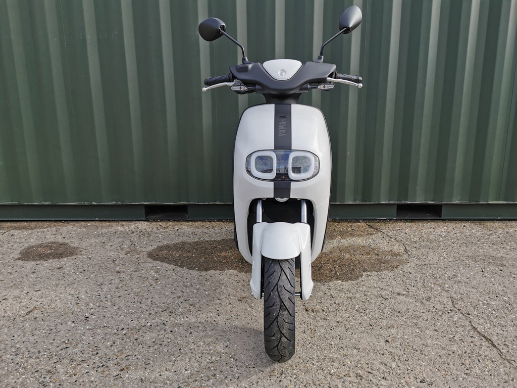 Yamaha NEO's Dual Battery