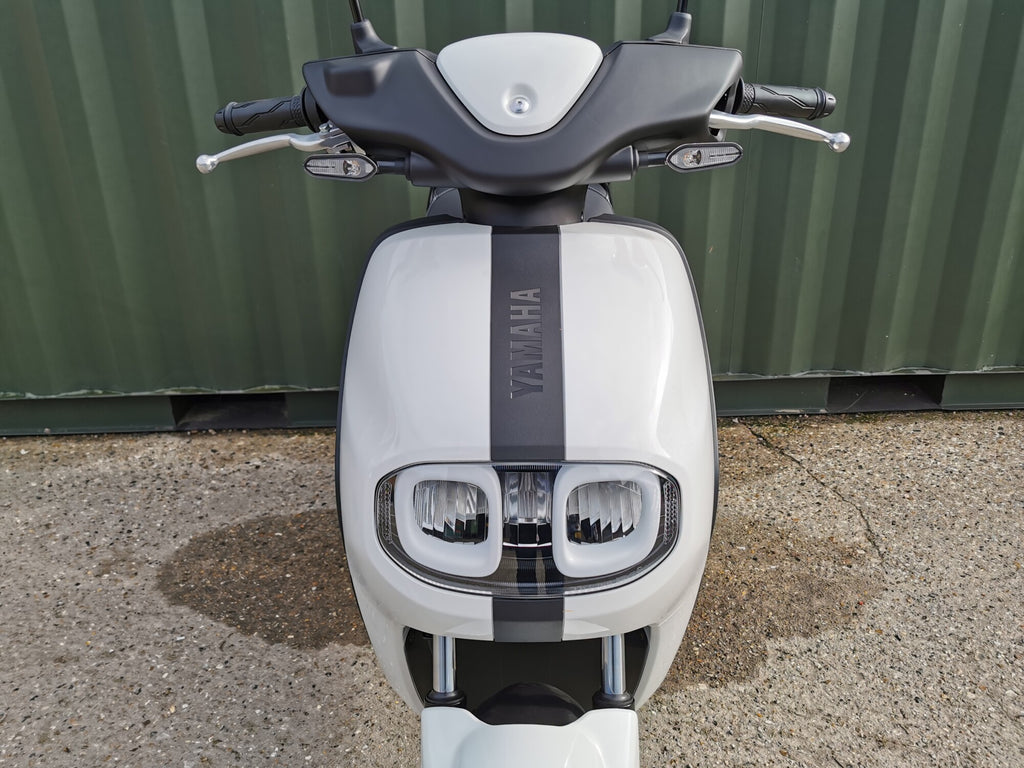 Yamaha NEO's Dual Battery