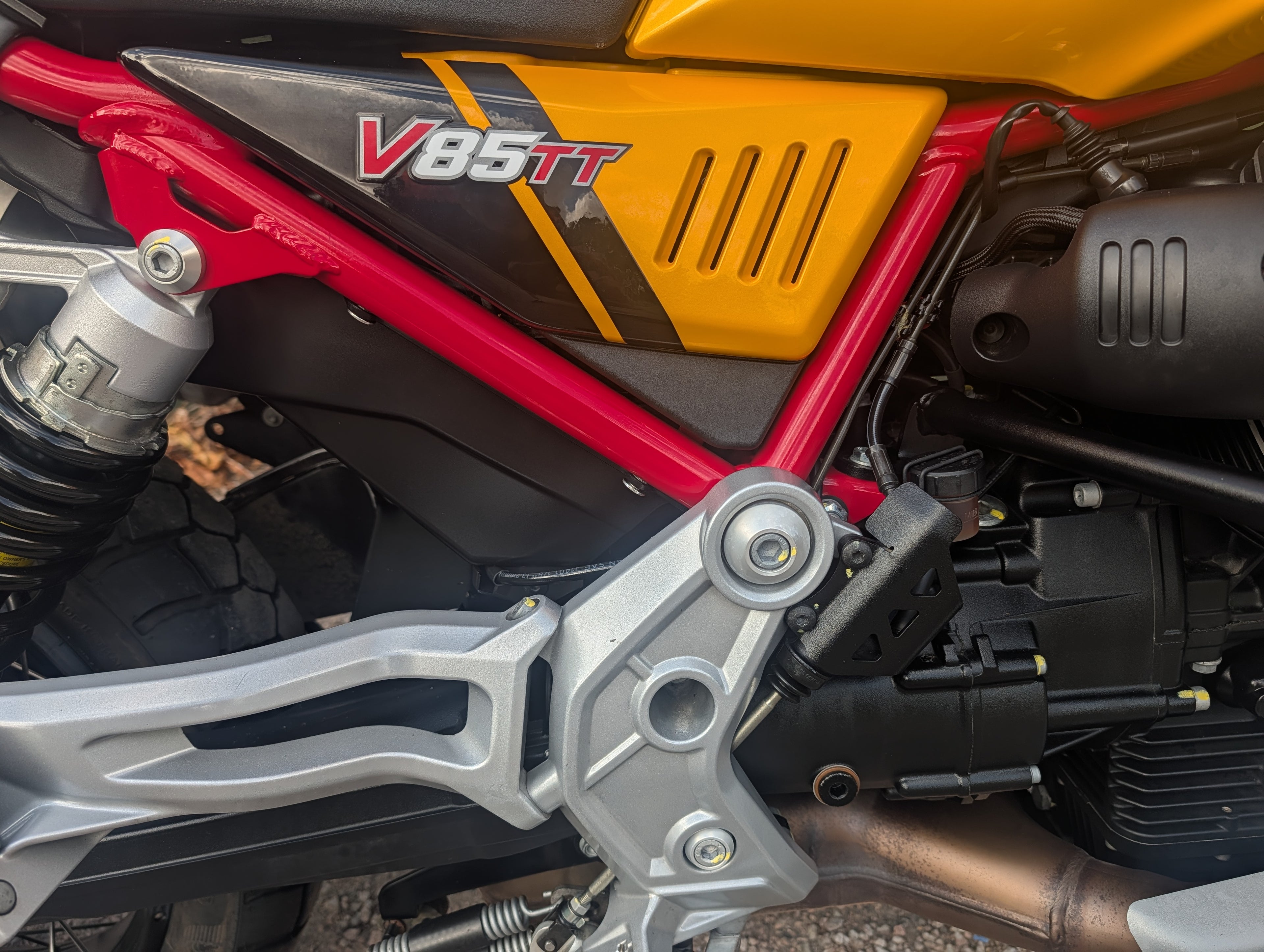 Moto Guzzi V85TT - 2024