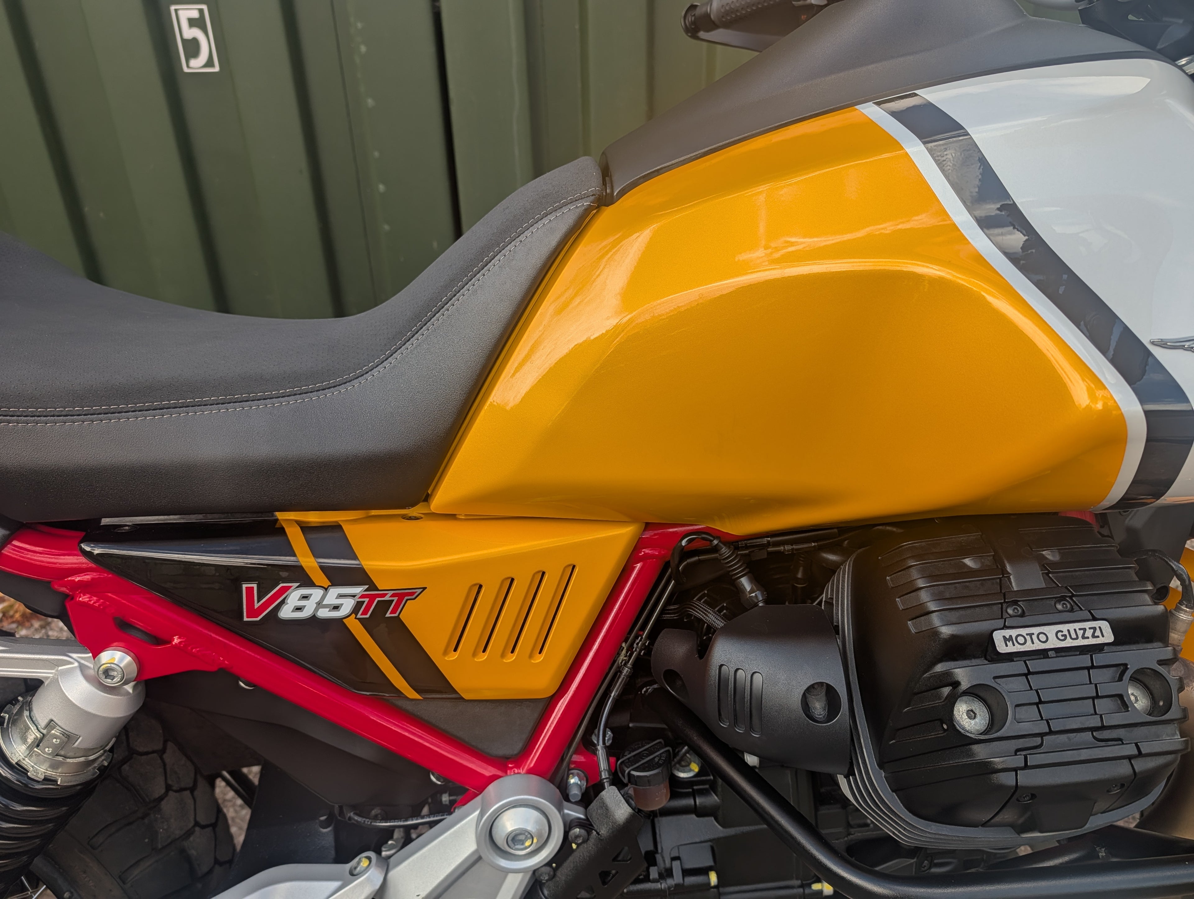 Moto Guzzi V85TT - 2024