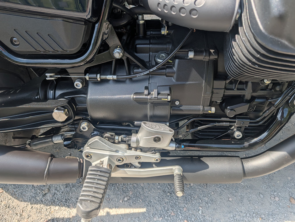 Moto Guzzi V7 Stone - 2024