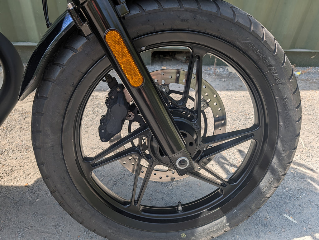 Moto Guzzi V7 Stone - 2024