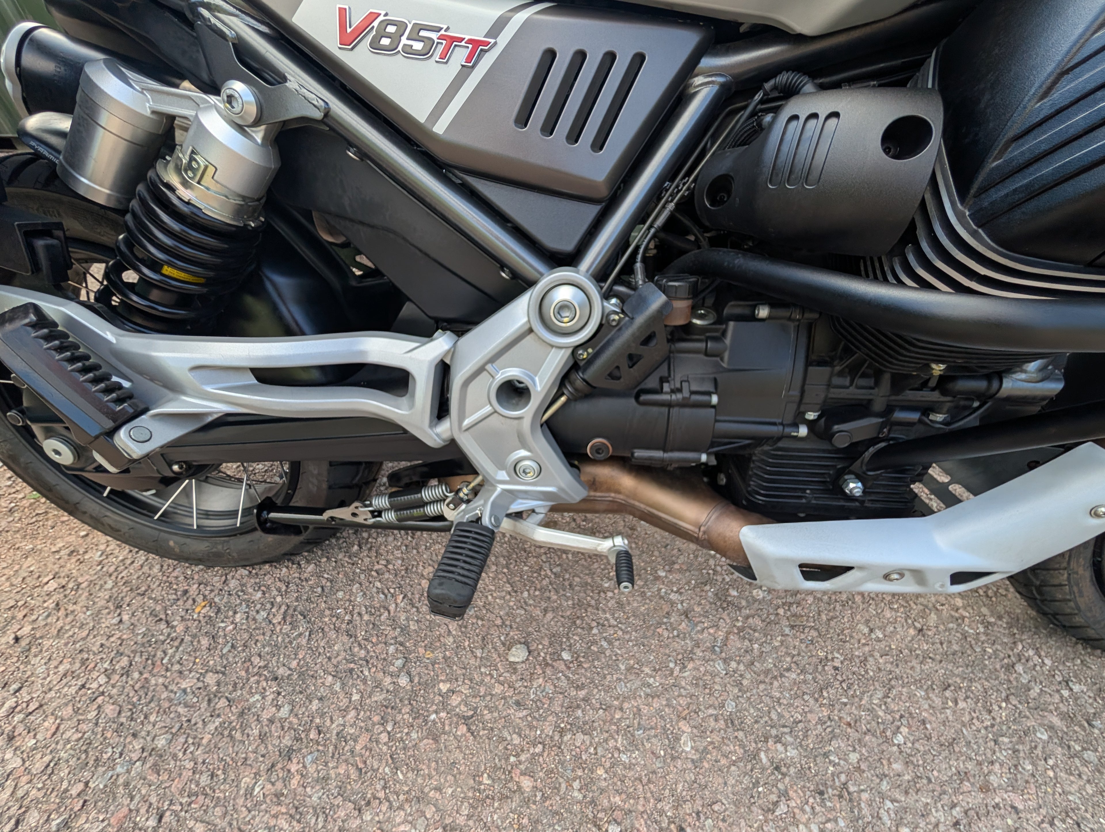 Moto Guzzi V85TT Travel - 2022